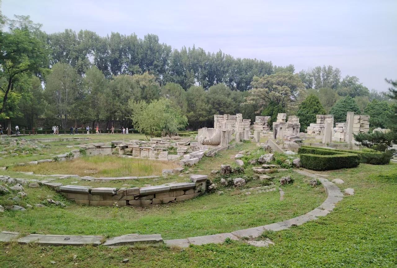 参观圆明园拍下的照片想起当年1860年10月18日至19日，英军在额尔金的命