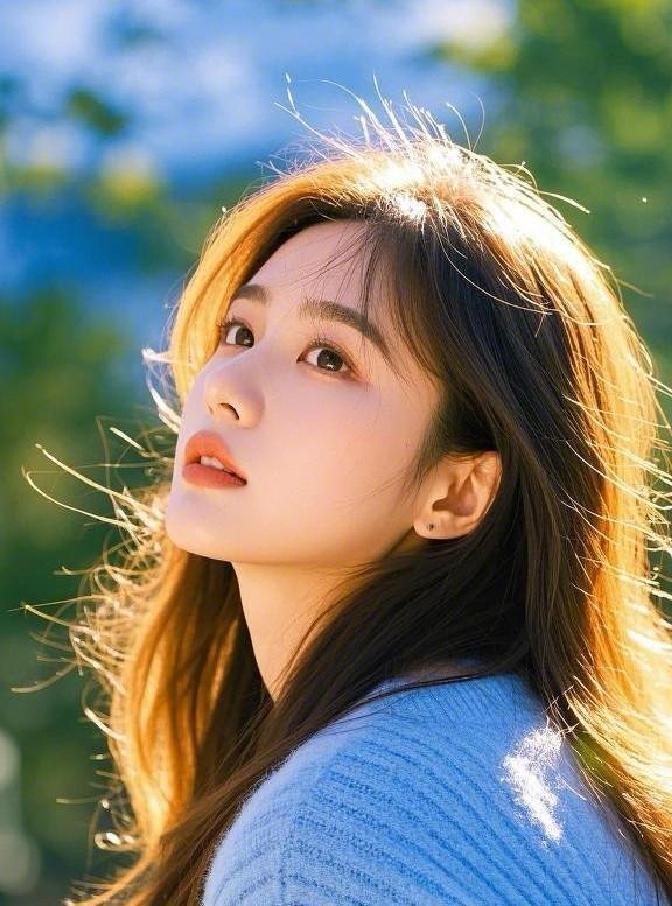 刷到一篇《年纪越大越明白》的小短文，没署名，却把我朋友圈转爆了。作者说混得再好