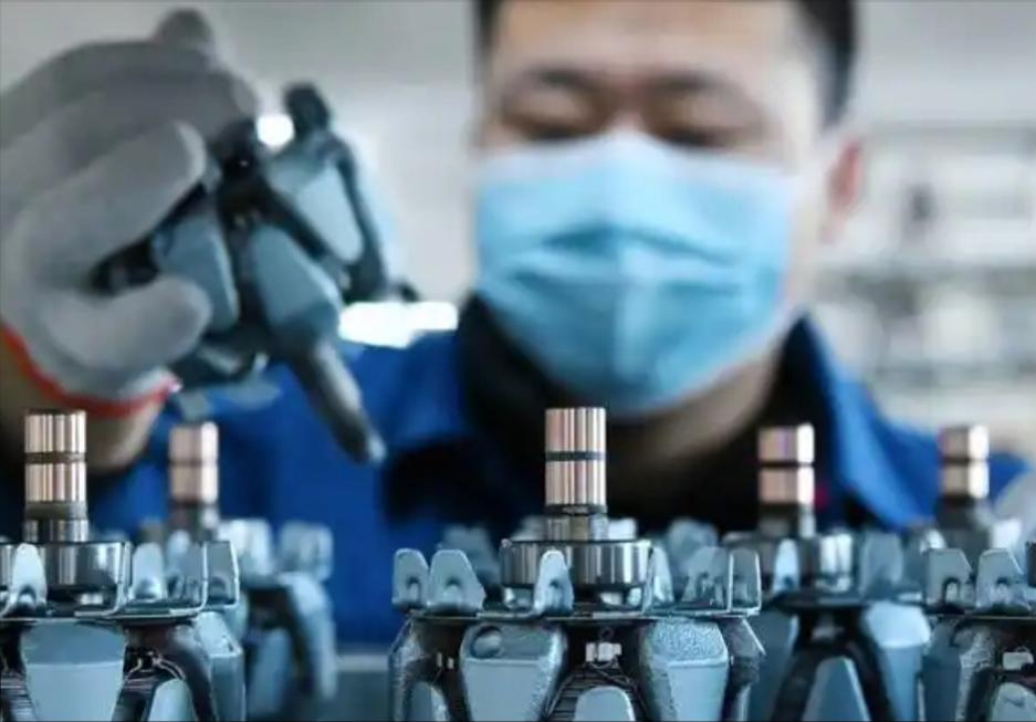 美媒开始承认：美国GDP落后中国成第二大经济体。今年4月，美国主流媒