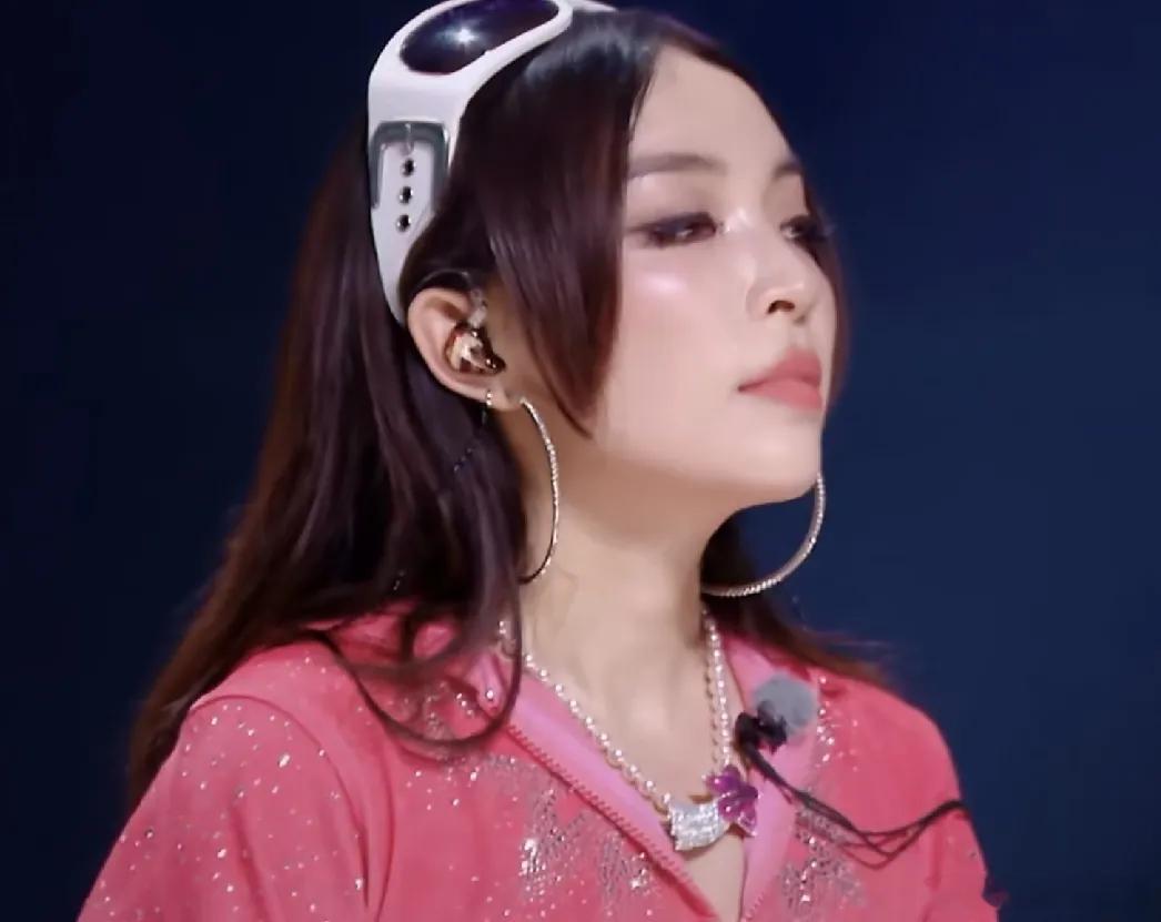 《天赐的声音》这波“开撕”太抓马！乐评人梁源一句“登味儿”怼VaVa，小姑娘直接