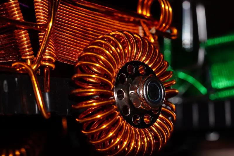 这两年想换车的真不用急，电动车技术正疯狂进步！就说比亚迪，前几天公布了可变磁