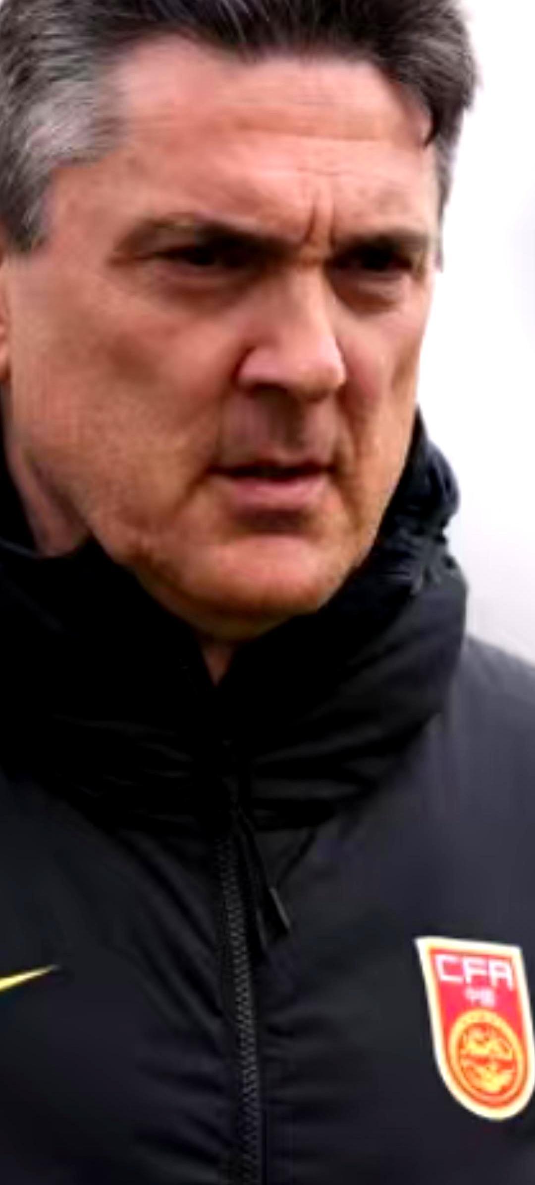 李昊扑点那夜，扬科维奇冲进更衣室安东尼奥拦住他：别急夸，先看清谁在堵枪眼。