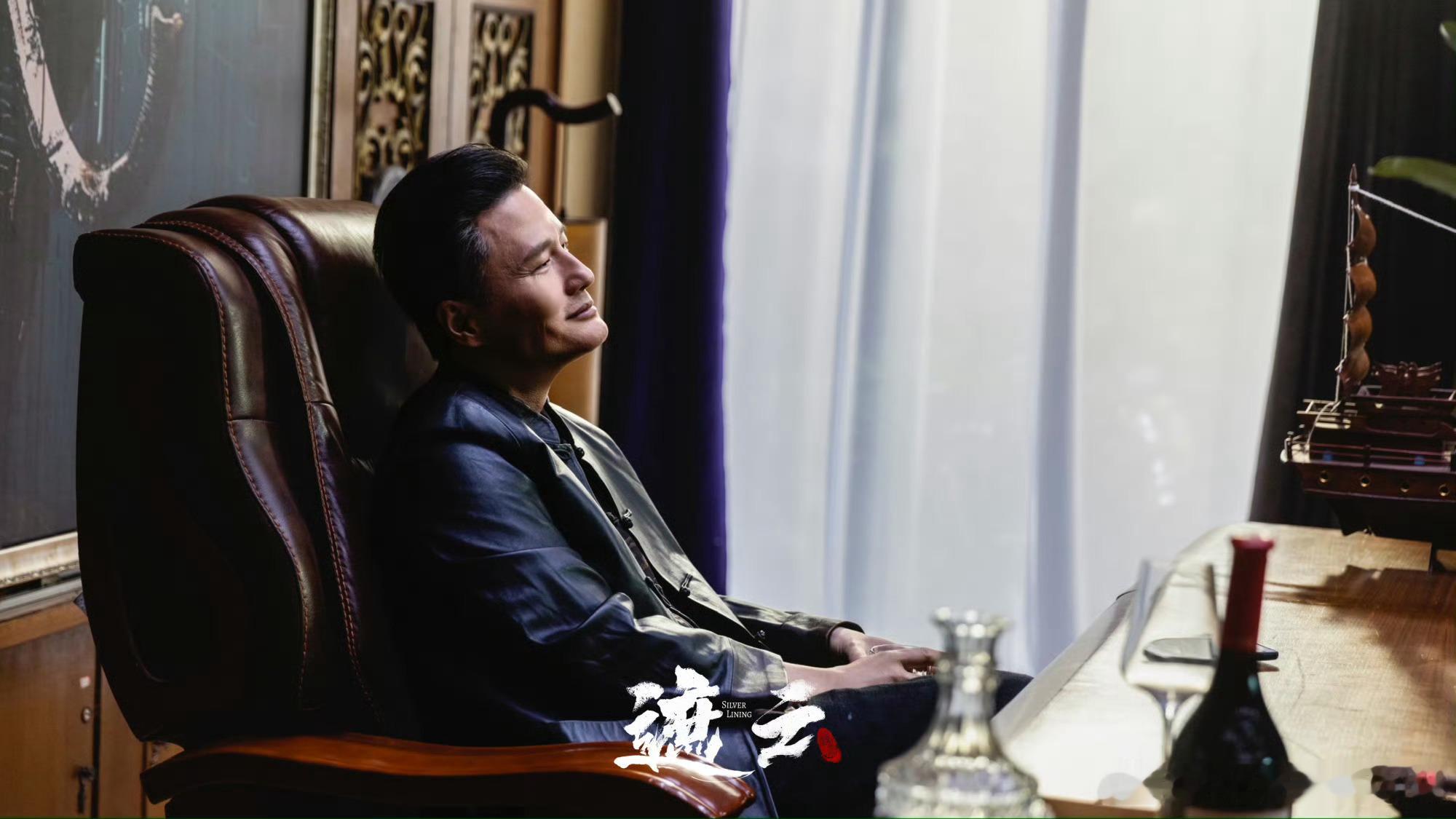 尹子维一出场我就知道谁是幕后大佬不愧是反派专业户！尹子维在《遮云》演的老K，举