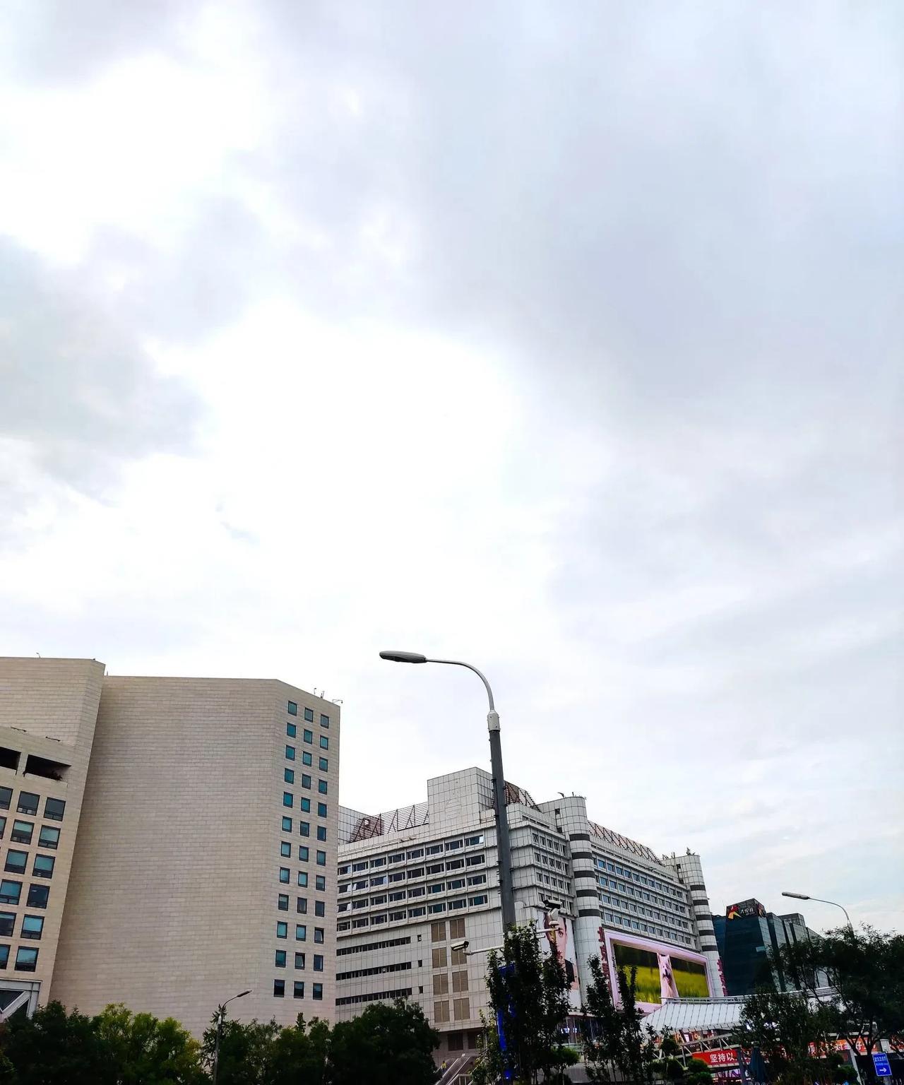 阅兵式结束了，京城又恢复了平静。。。上午10.30结束后，我回家的路上，用了1