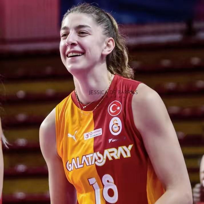 一般外援还真适应不了天津女排。传闻下赛季的波兰外援卢卡西克要来天津女排，摆明是