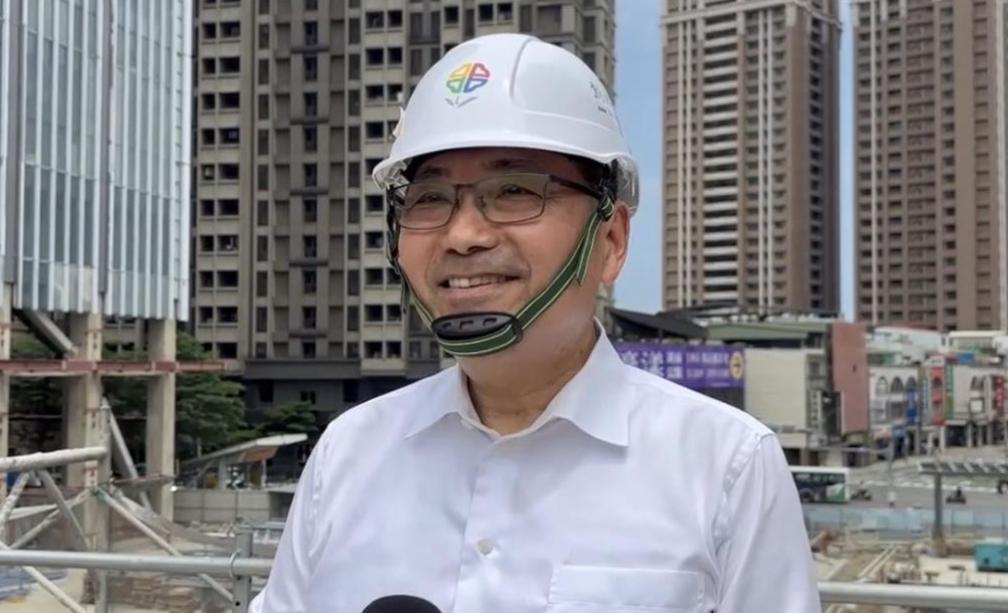 就在刚刚，台“新北市长”侯友宜发表声明，5月12日，台湾省新北市淡江大桥