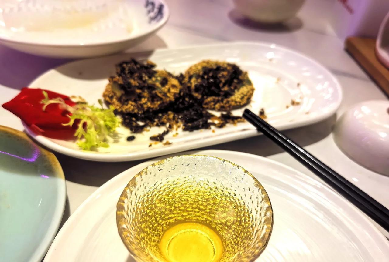 为什么，我会长胖一丢丢？昨天下午，健身教练帮我做拉伸时，笑着调侃我：“姐，一个