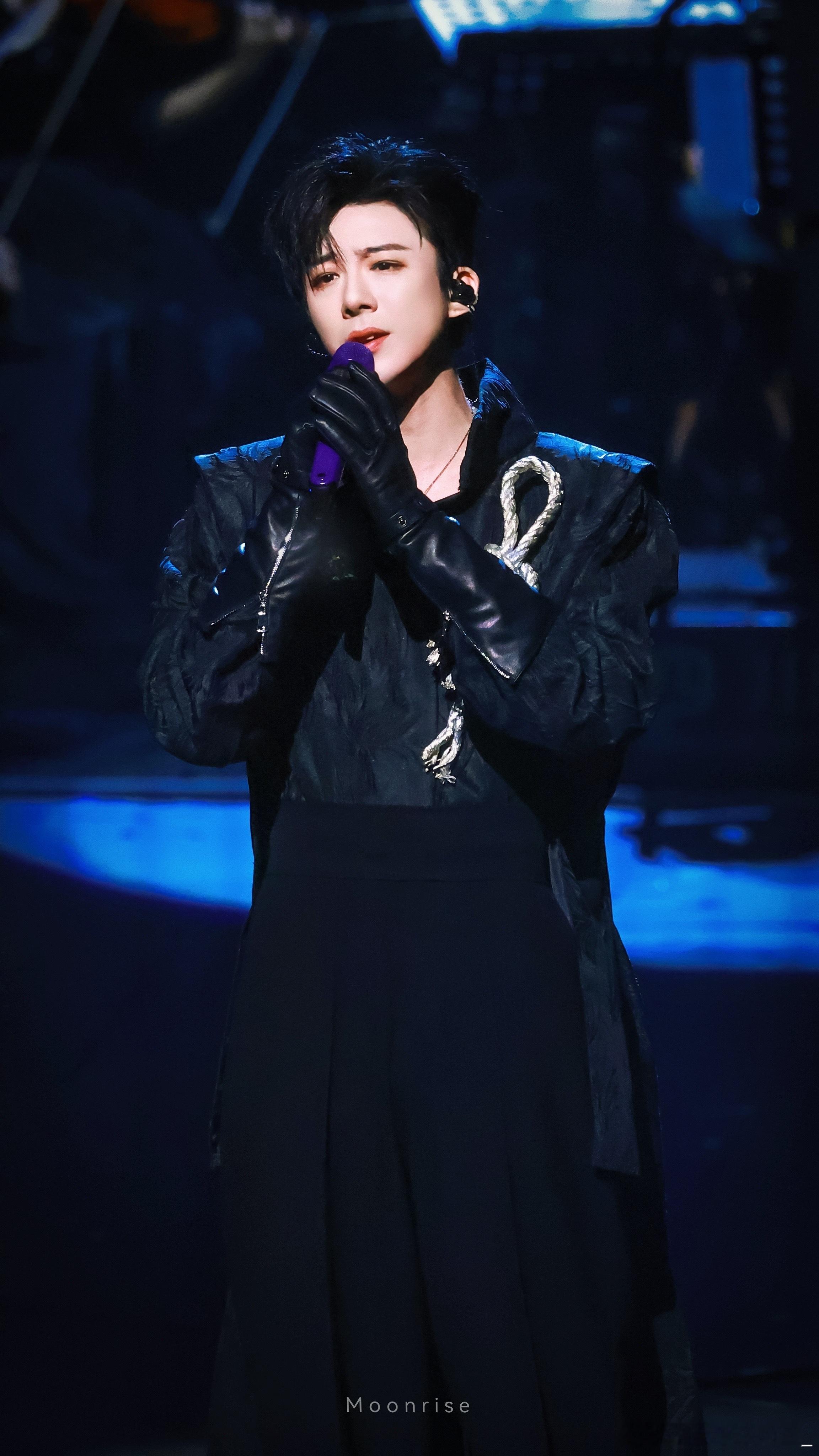 恭喜刘宇宁成为QQ音乐十大巅峰艺人,还有十大巅峰单曲《想你了》,全能艺人,多方面