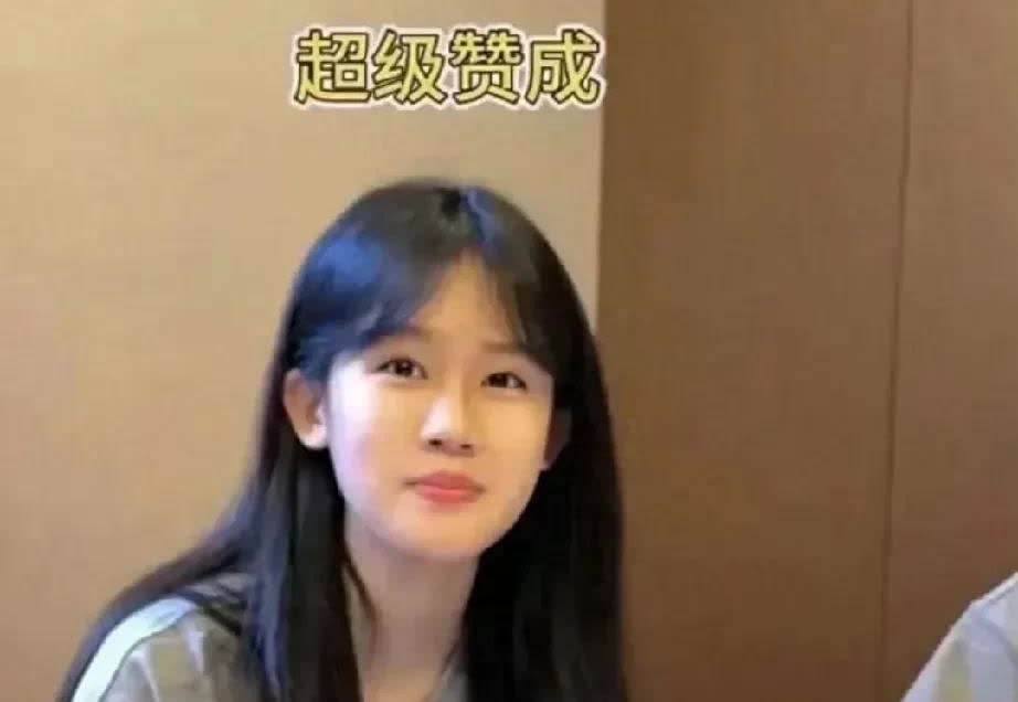 不得不承认，陆毅和鲍蕾这一对夫妻的基因就是好啊，他们女儿已经女神风范开始展现了，