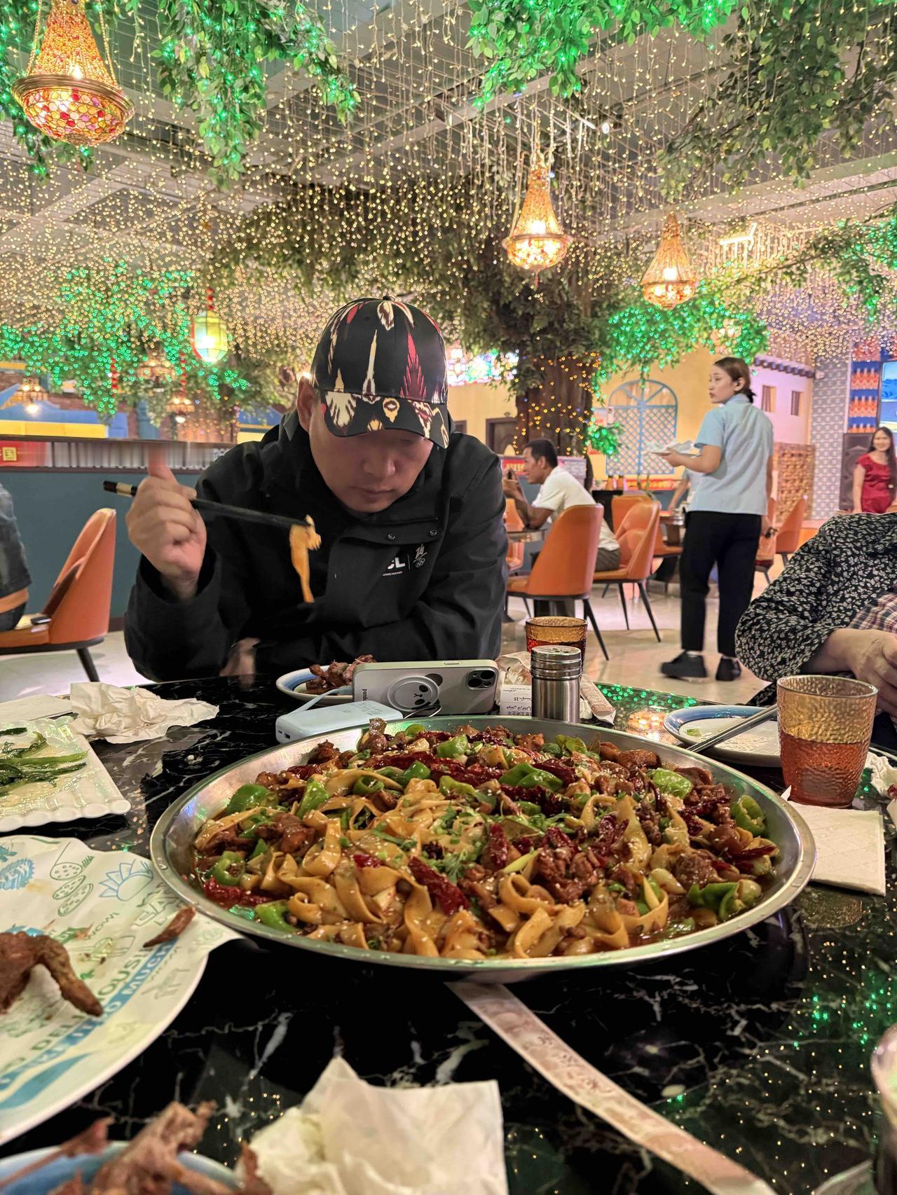 很多人问我新疆什么特点南疆很热，嗯，没有北京热南疆灰沙大，嗯，北京也差不多