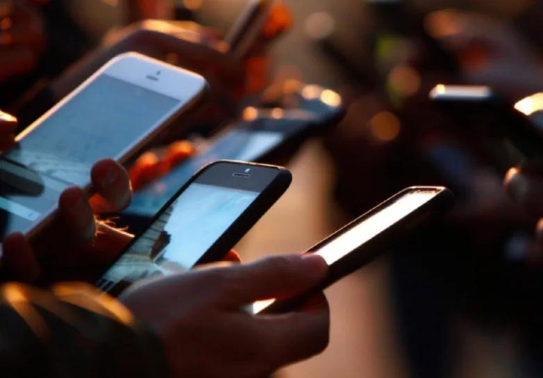 坏消息来了，这次谁也躲不掉！2026年3月起手机全面涨价，钱包要扛不住了多