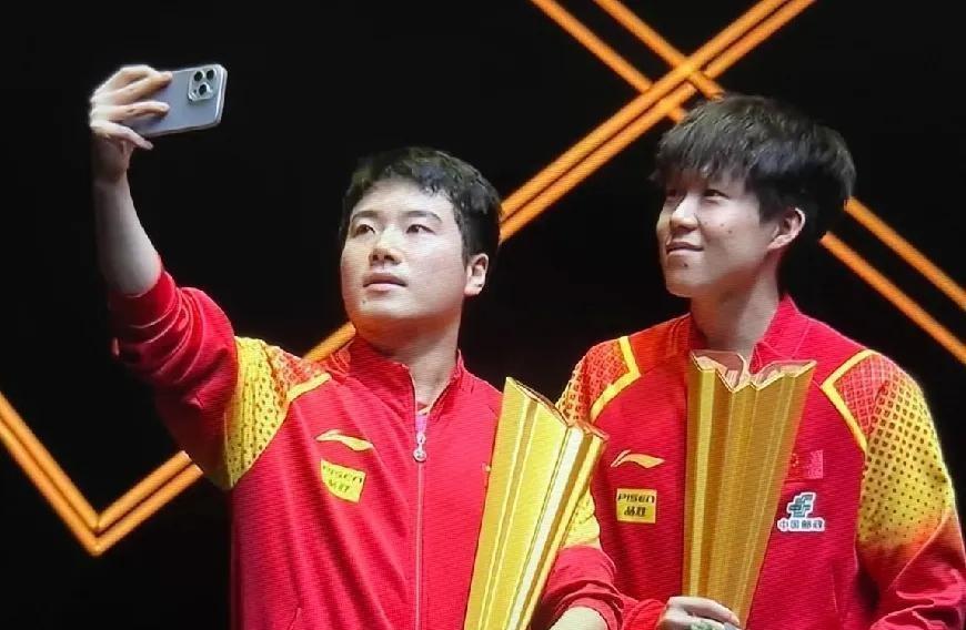 国乒深夜放大招！王楚钦梁靖崑空降男双外卡名单，球迷彻底沸腾了！本以为大头这次美