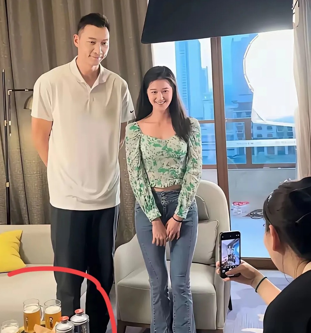 一个人居然要喝这么多酒。