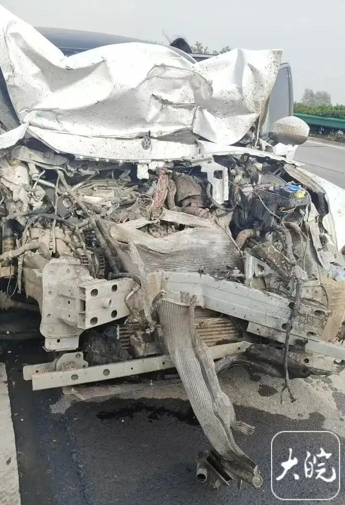 据大皖新闻报道，2025年5月，河南境内一段高速公路上发生一起悲剧。河南新密男子