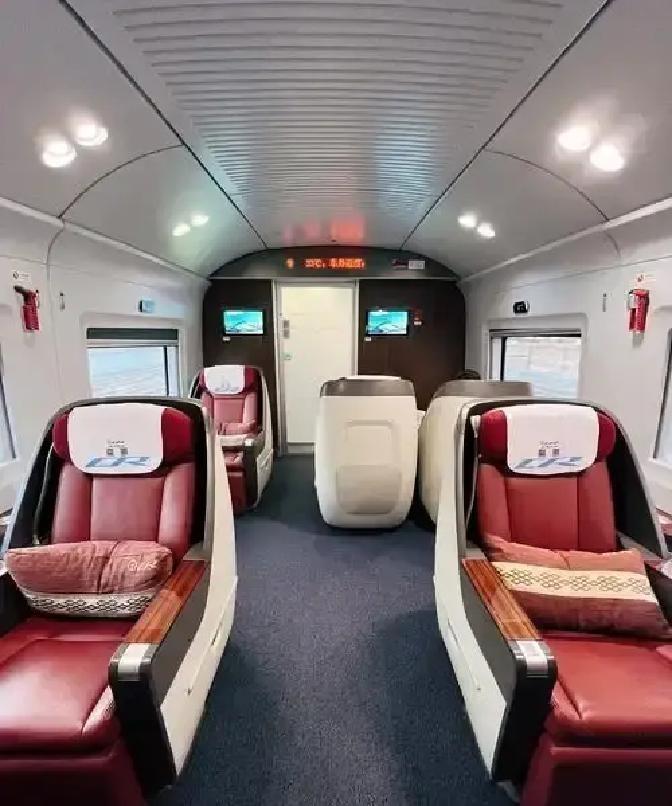 刷到个帖子，有人花一千多坐高铁商务座，结果一路没合眼，隔壁大哥却秒睡。博主说想