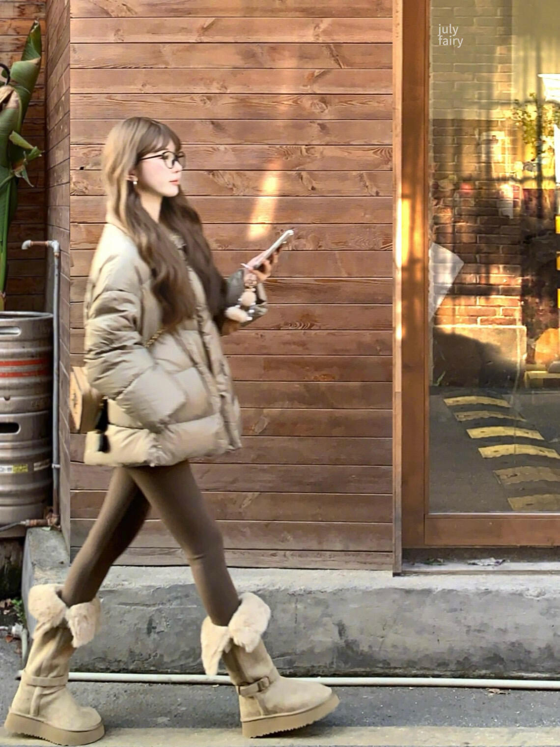 天猫双11万元券包冲刺速用室友突然掀我被窝：“快看购物车！你喜欢的那款羽绒服叠