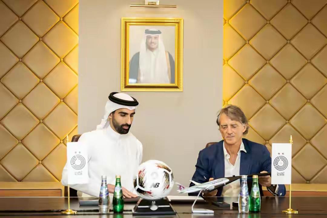 申花再次错失世界名帅！就在近日意大利名帅曼奇尼正式执教卡塔尔豪门萨德俱乐部！而此