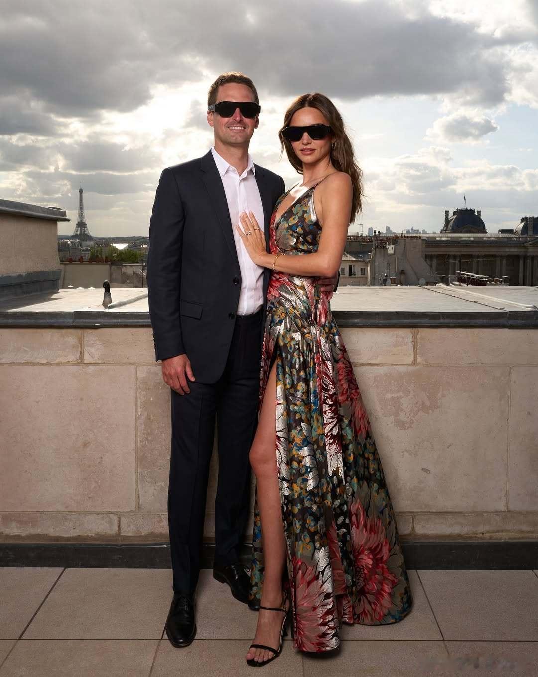 MirandaKerr米兰达可儿的老公EvanSpiegel推出新AR眼镜S