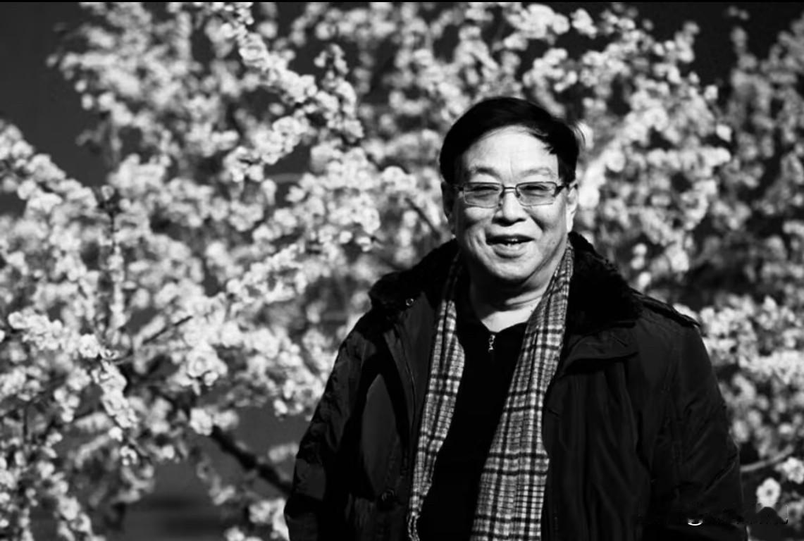 高长德去世了，我查了一下才知道。不是那种热搜上挂三天的名字。天津人艺8月28