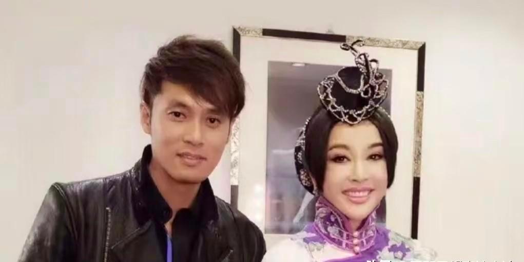 刘晓庆和易钢，18年搭档，说散就散了。不是吵架，不是撕逼，只是各自要走不一样的