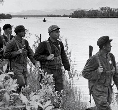 1969年，我军缴获了苏军的一辆坦克。苏联派特工潜入我国，企图将其炸毁。谁知，这