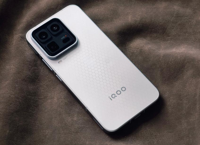 2026新机双王炸！骁龙8Elite+万毫安巨电，痛点全解2026手机圈直