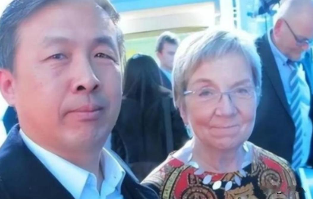 现实狠狠打脸！当年鼓吹立刻向美国低头投降的言论，如今回看荒唐至极很多网友重
