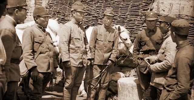 43年新四军团长被捕，一个月后忽然被释放，日军宪兵队长露出诡笑小泉，这位日军