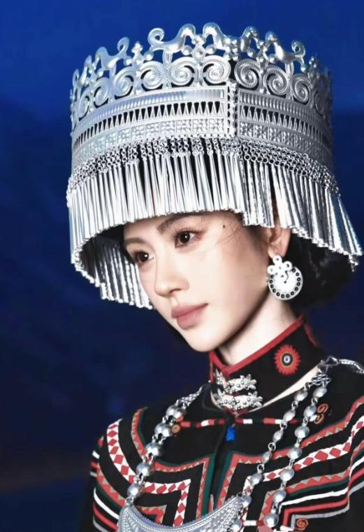 在大凉山的彝族聚居区，有一个令人揪心的社会现实：不少彝族女孩刚满成年，甚至未到法