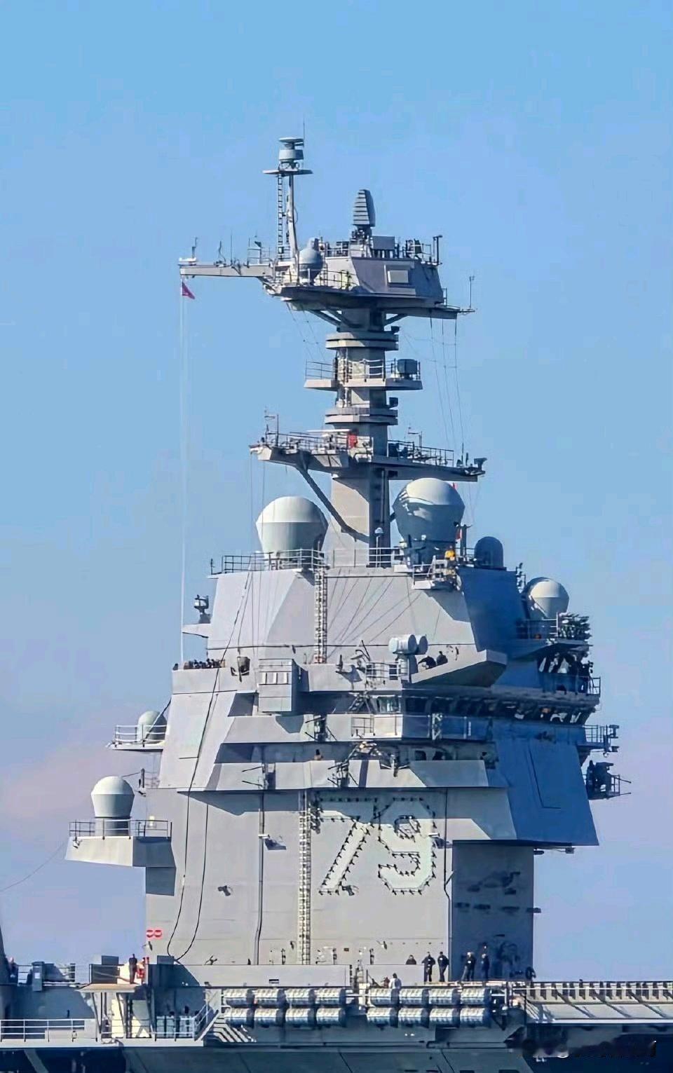 肯尼迪雷达降级了，不玩双波段了福特级最初用双波段是为了加大采购量给DDG10