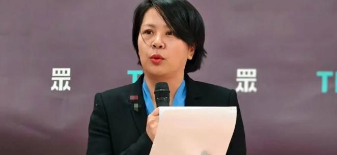 民进党把李贞秀请上节目，本来剧本写好了，让她开口骂大陆，结果她当着主持人的面直接