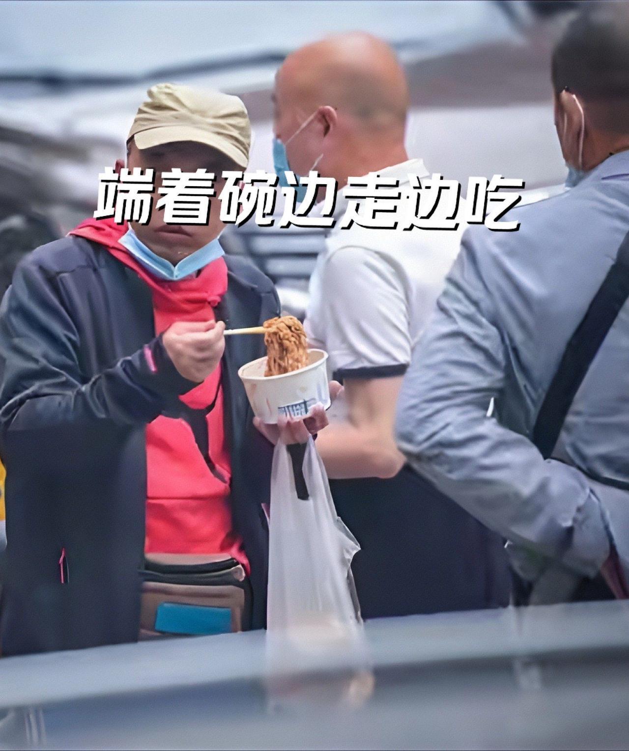 湖北饮食文化以“邪修”著称，独具特色，展现了湖北人豪放随性的江湖气质。1.吃