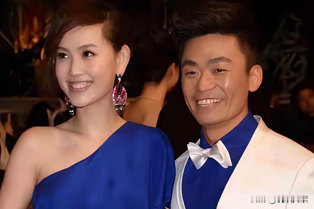 草根出身的王宝强阳光健康，身强体壮，又会功夫，感觉他和马蓉很般配的。如果马蓉