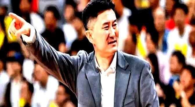 拿着几百万年薪，却不敢出手投篮了。杜锋指导都看急了，说球员防守挺积极，一到进