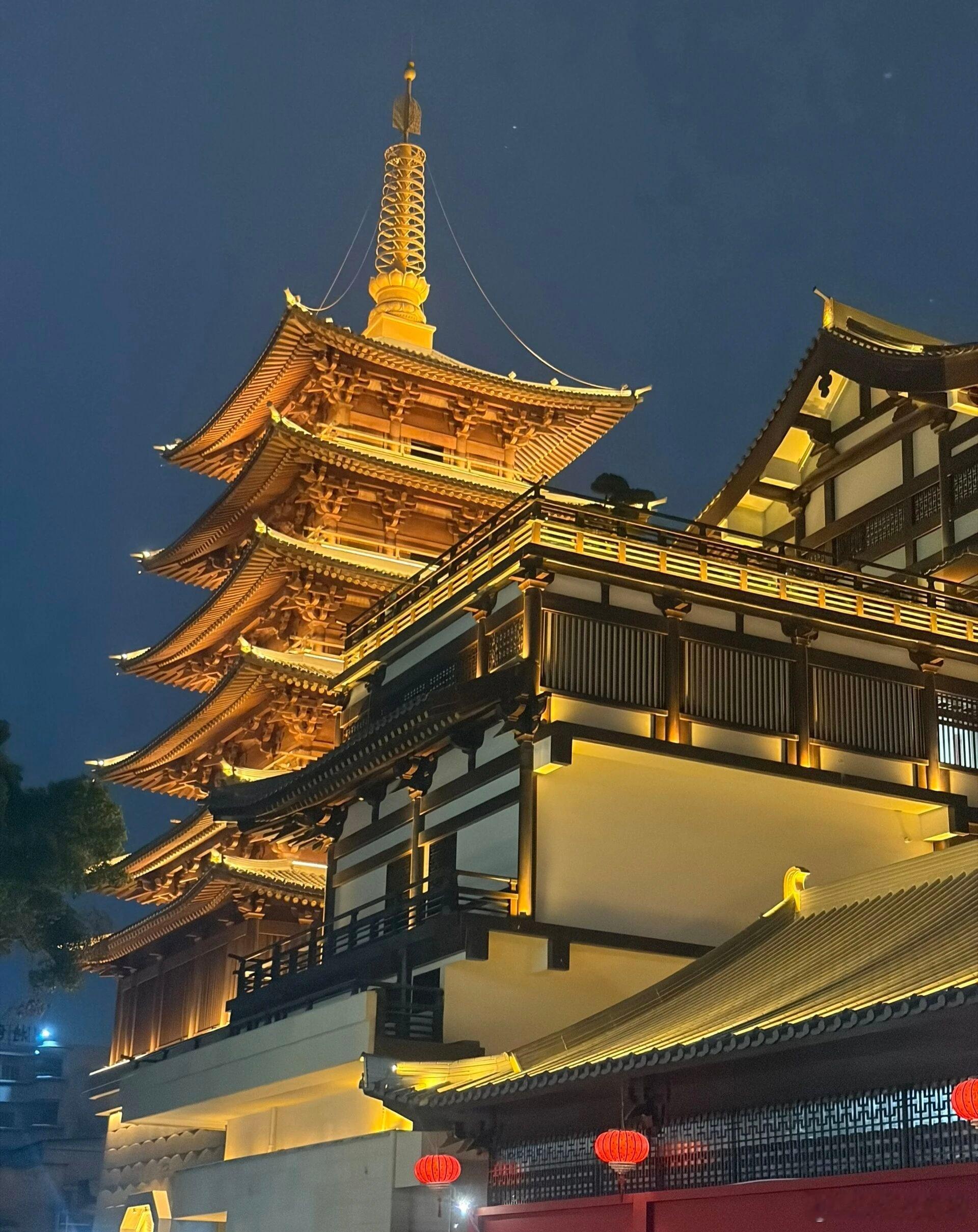 柴荣为何被称为财神爷？是因为柴荣灭佛，灭了全国三万多座寺院，把铜像的佛像铸成铜钱