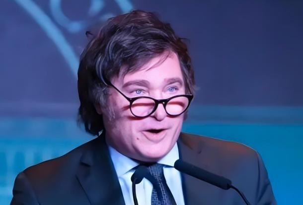 阿根廷总统米莱的做法太聪明了！在竞选总统时宣布全面拥抱美方、和中国断交，现在转换