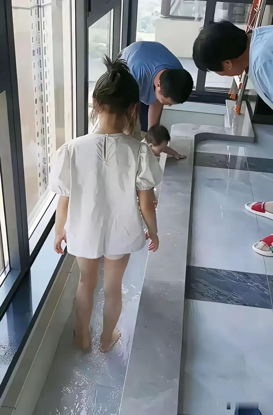 阳台上装水池，总觉得不妥。
