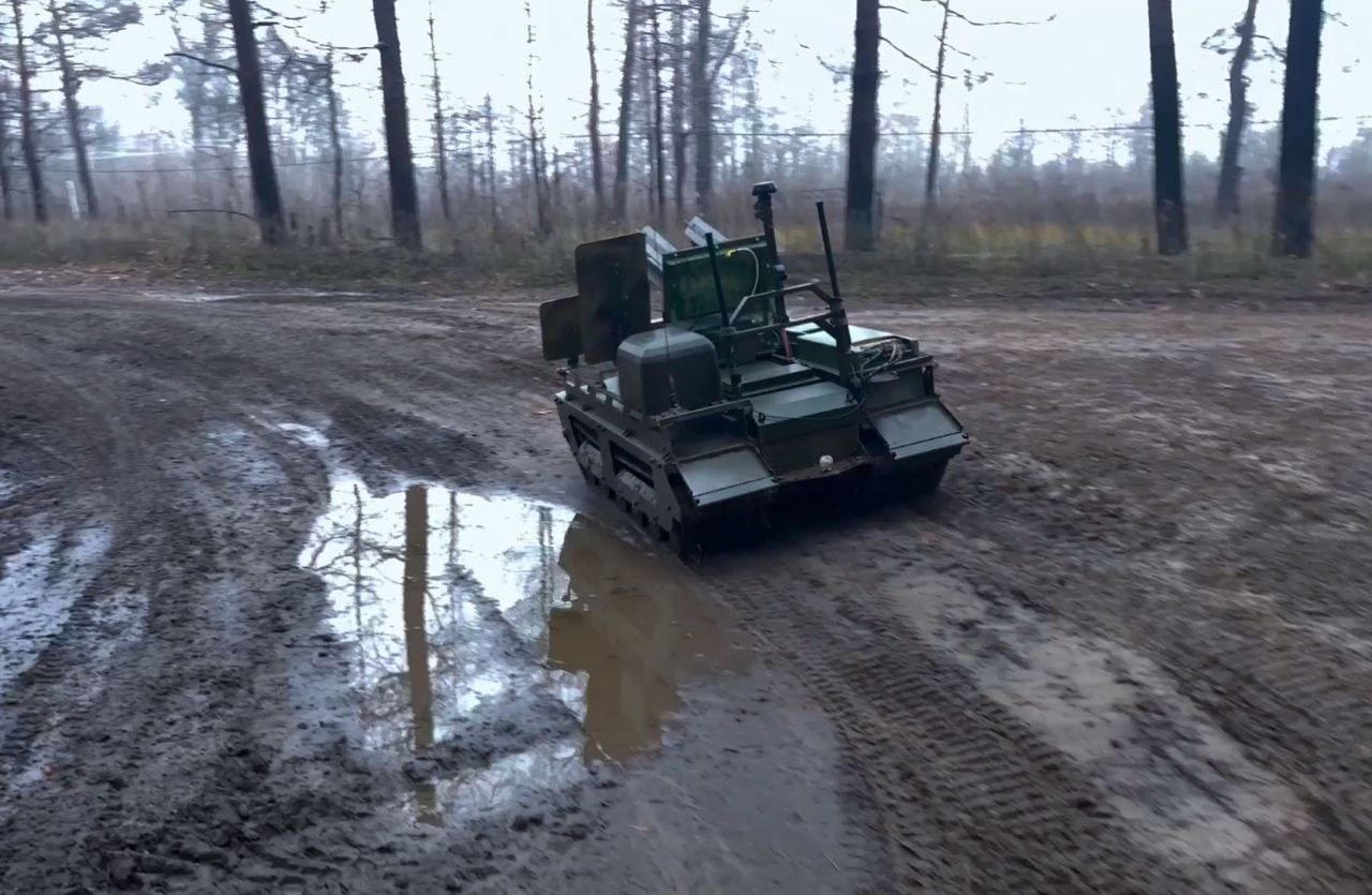 俄罗斯基于“信使”地面机器人技术综合体（CourierNRTK）的机动式反无人