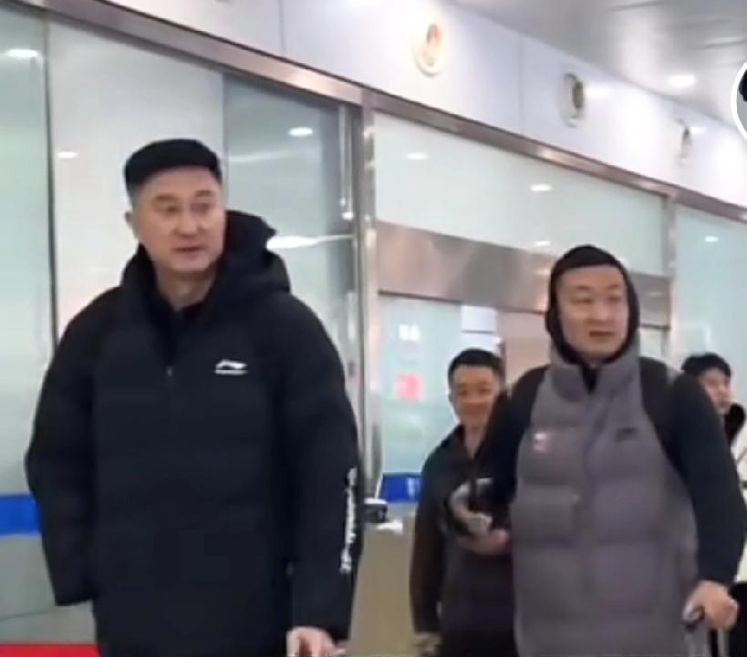 杜锋带队抵达浙江义乌，黄明依取代杜润旺，驴哥张昊竞争力不如伤病员广东宏远