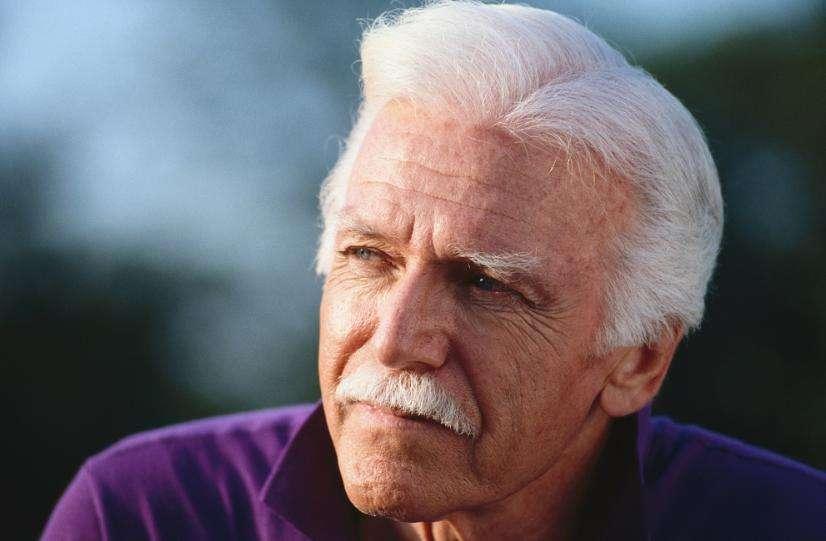 我发现：男人变老是从50岁开始的，主要表现在以下几个方面最近陪我爸体检，发