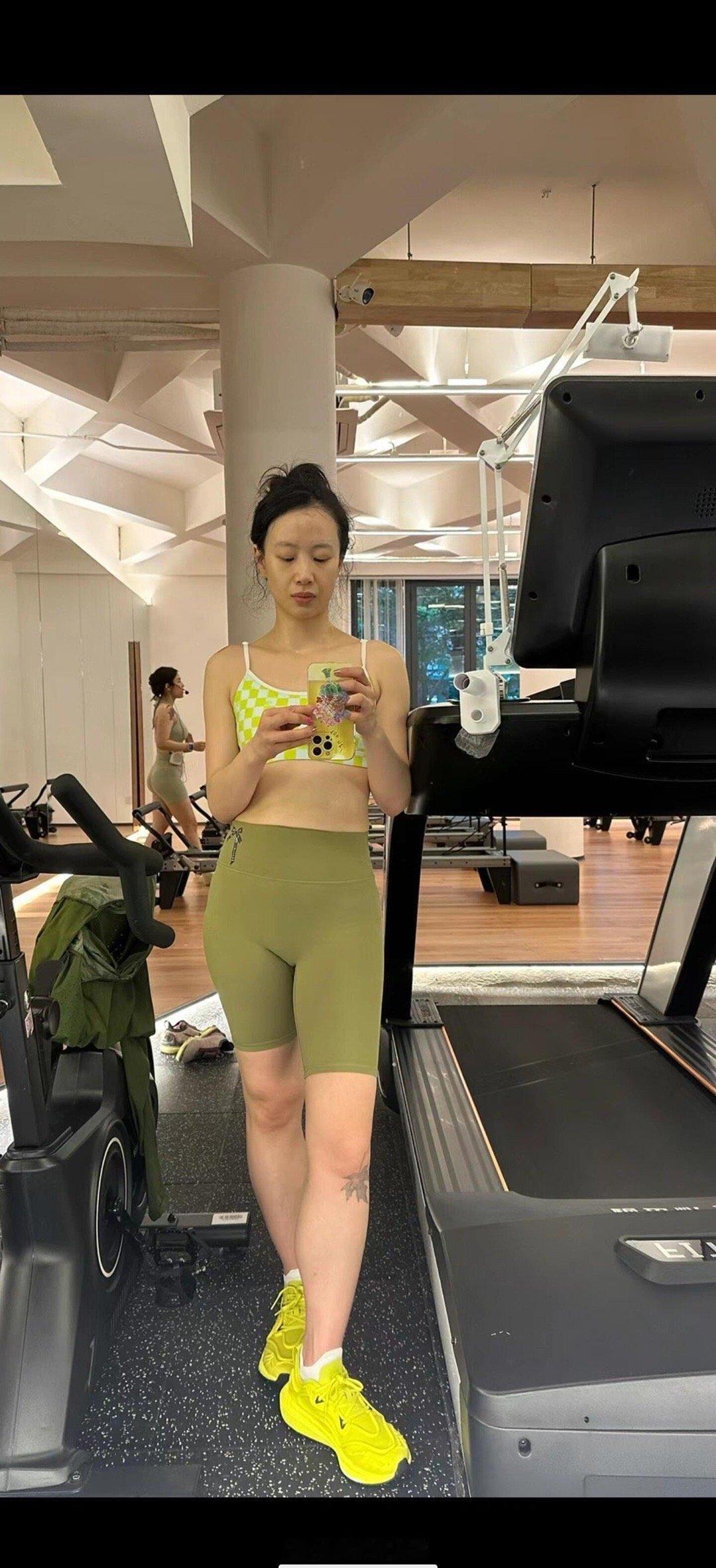 看到李梦的腿我放下了身材焦虑