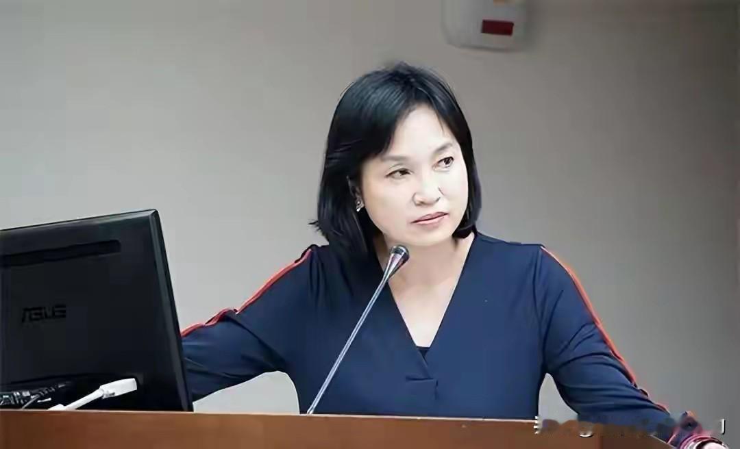 柯志恩的机会来了！高雄民进党四位候选人争夺越来越白热化，当记者问道四位候选人