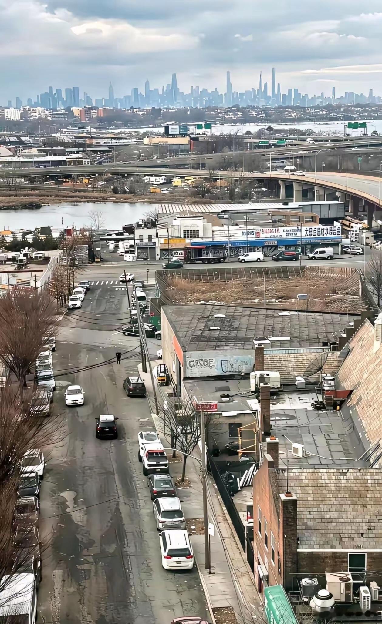 纽约周边，距离CBD几公里的地方，竟然还不如中国十八线的小县城。