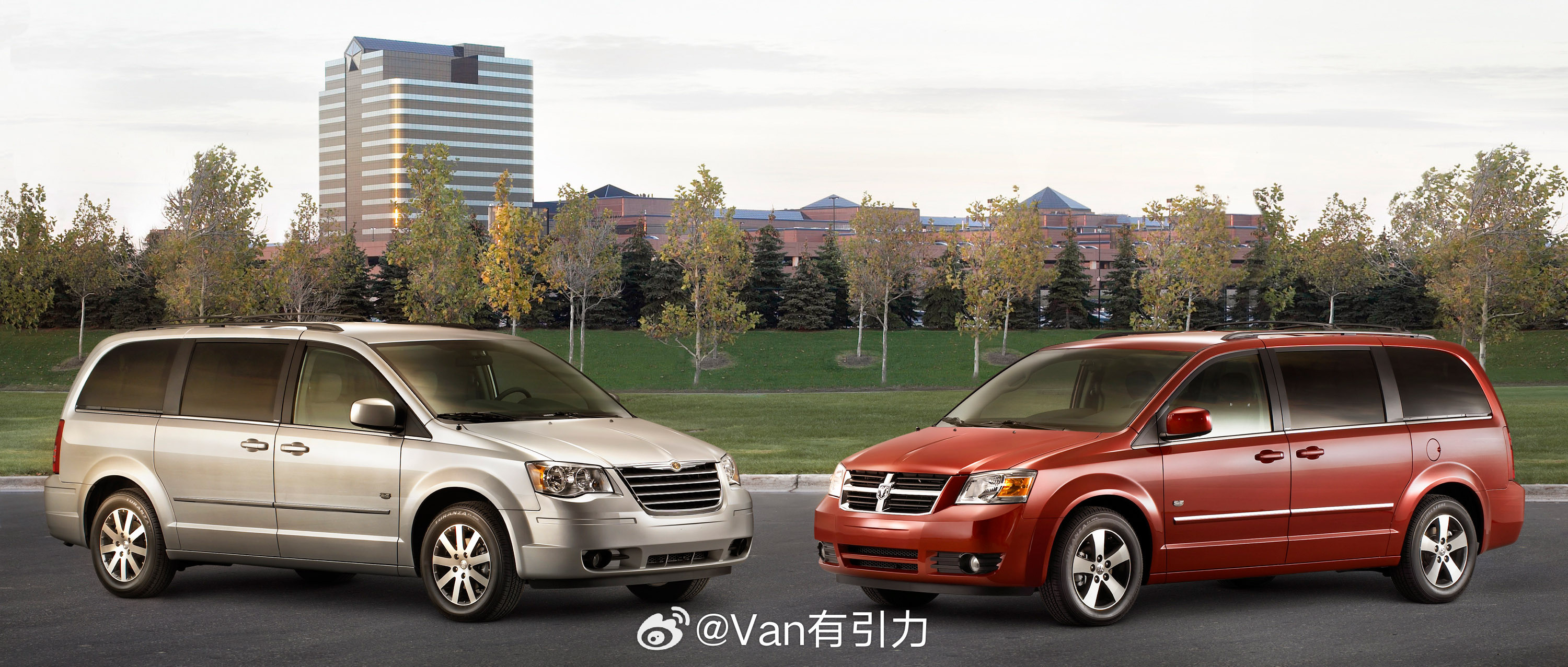 2009款克莱斯勒Town&Country+道奇凯领，你知道这俩车有啥区别么？