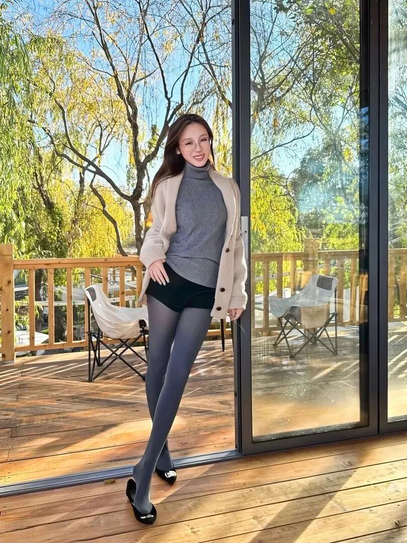 爱拍照的女生到底有多迷人呢?