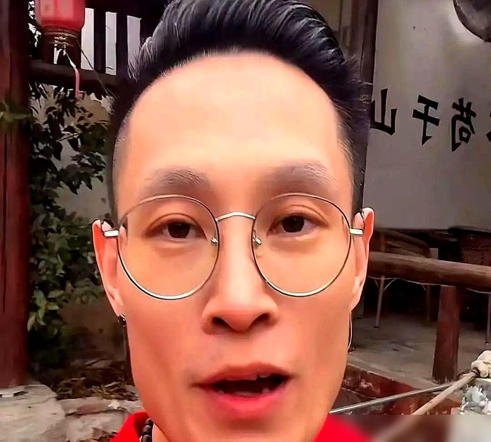 砸了三百八十万拍戏，在影院憋了十天只换回三十九万票房，这种亏法简直是把钱往火坑里