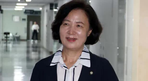 8月10日被提名为韩国国会法制司法委员会委员长的共同民主党议员秋美爱，公开呼吁特