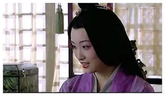 公元前150年，栗姬来到了汤泉宫。她脱下衣服，迫不及待地爬上了龙床，却听到汉景