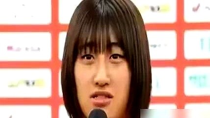 亲妈改嫁，日本女排主攻手连姓都换了三个，但球衣背后的名字偏不改。因为母亲婚姻变动，她先叫山本美空，后