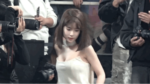 白月光这不是吗？白月光啊！她叫白桃！月白月光白月光的成因抬头白月光